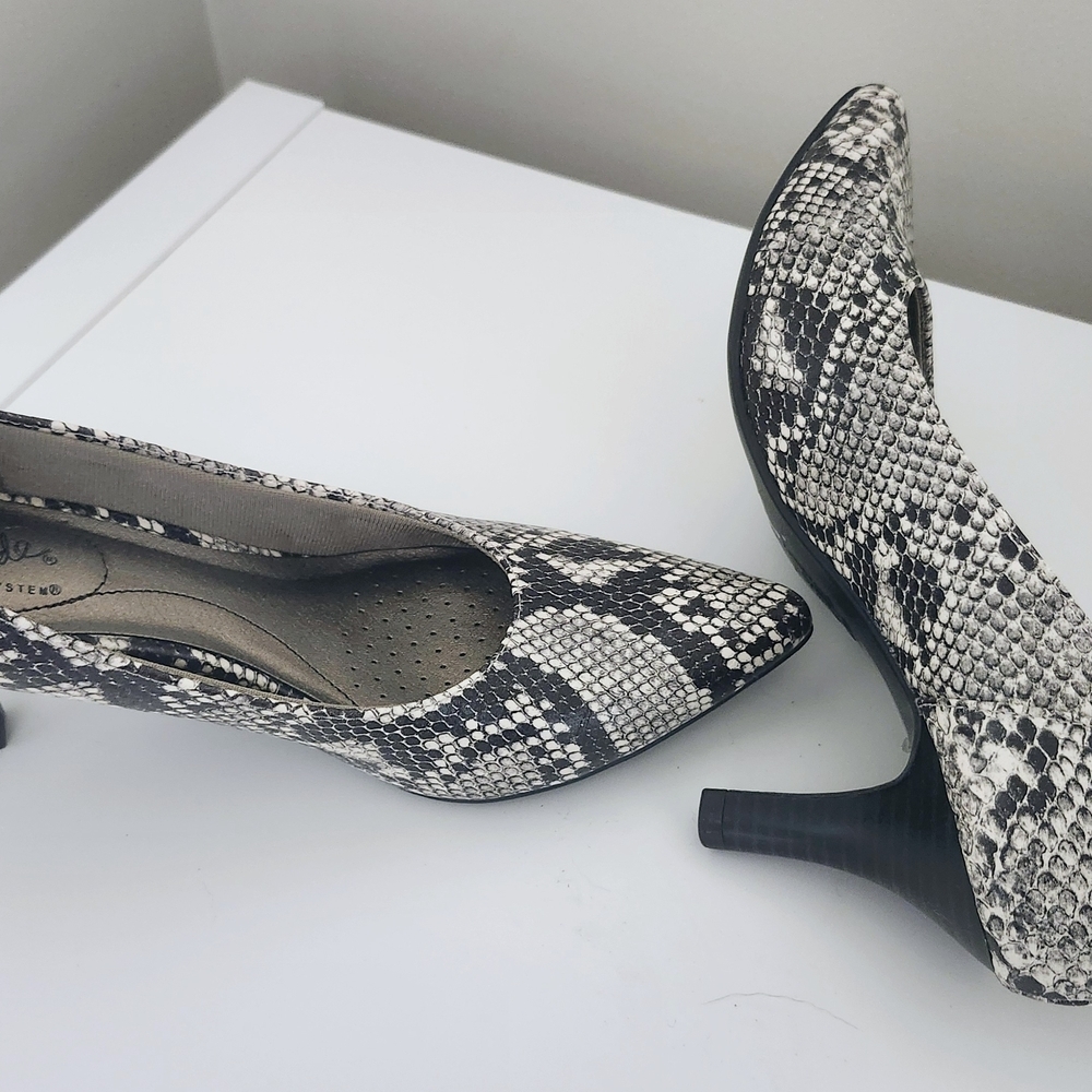Life Stride Snakeskin Patterned Women's Heels